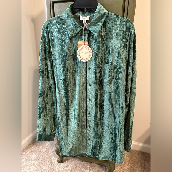 Umgee Tops - NWT Velvet top